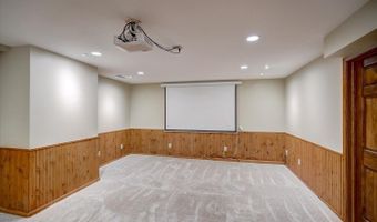 21 E Newhaven Cir, Madison, WI 53717