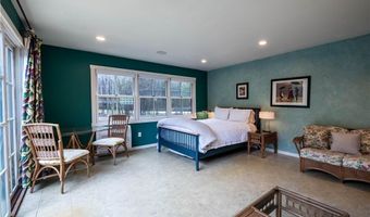 22 Young St, Newport, RI 02840