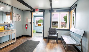 875 Hammond St, Bangor, ME 04401