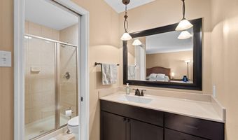 2376 Hiddengarden Ct, Ballwin, MO 63021