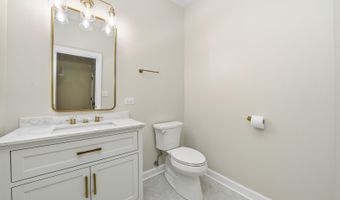 926 E Crest Ave, Addison, IL 60101