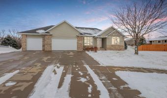 2225 E Byrum Cir, Brandon, SD 57005