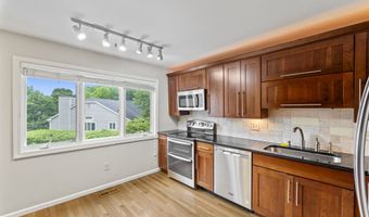 12 Boulevard Dr 21-130, Danbury, CT 06810