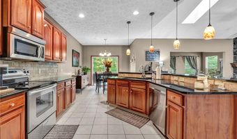 880 Shadow Creek Trl, Amherst, OH 44001