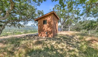 11597 Corp Ranch Rd, Ashland, OR 97520
