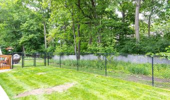 11 MEADOWBROOK Ct, Appleton, WI 54914