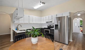 621 Van Oaks Dr, Amherst, OH 44001