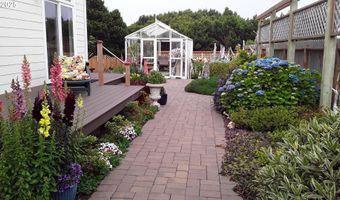 757 NEWPORT Ave SW, Bandon, OR 97411