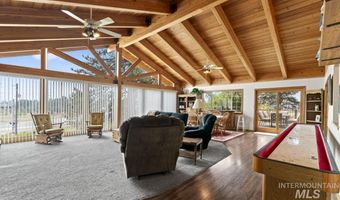 739 S Main St, Cascade, ID 83611