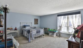 922 N Claytonbrook Dr 1, Ballwin, MO 63011