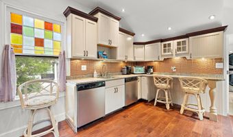 109 CENTRE St, Beach Haven, NJ 08008