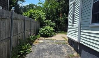 18 Glen St, East Providence, RI 02915