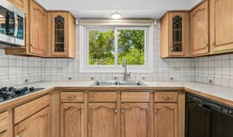 3051 N Huntington Dr, Arlington Heights, IL 60004