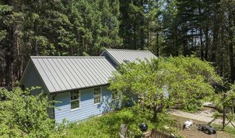 702 Shadywood Dr, Cave Junction, OR 97523
