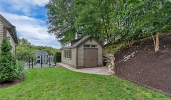 35 TIMBERLAND Dr, Lincoln, RI 02865
