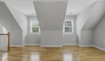 1748 Town Home Dr, Apex, NC 27502