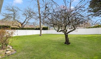 9 Valley Dr, Bristol, RI 02809