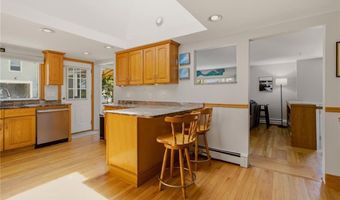 10 Kerins Ter, Newport, RI 02840