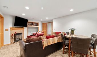 15733 Pine Cir, Basehor, KS 66007