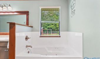 325 Ohara Dr, Albertville, AL 35950