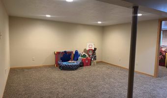 331 S 4th St, Akron, IA 51001