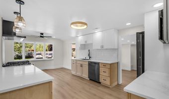 16 Larboard St, Beachwood, NJ 08722