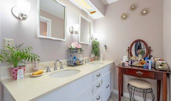 1201 Overlook Dr, Alliance, OH 44601