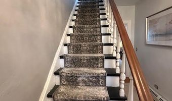 68 Park St, Belfast, ME 04915