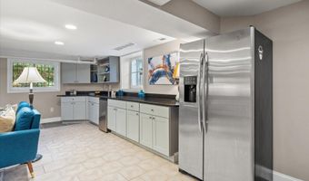 3825 INGOMAR St NW, Washington, DC 20015