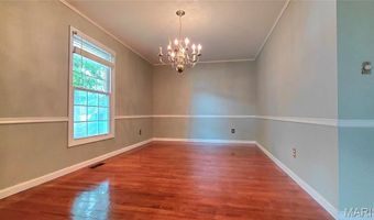 874 Hollyridge Dr, Ballwin, MO 63011