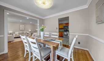 8706 BRAEBURN Dr, Annandale, VA 22003