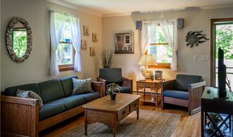 21 Annandale Ter, Newport, RI 02840