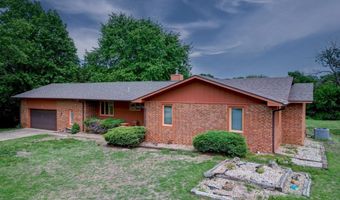 4 Lakeridge Dr, Arkansas City, KS 67005
