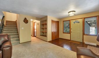8 HILLTOP Ct, Appleton, WI 54914