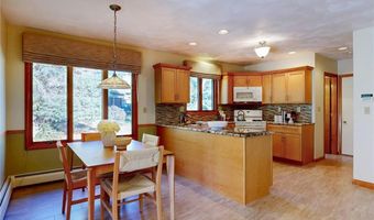 40 Phenix Ridge Dr, Cranston, RI 02921