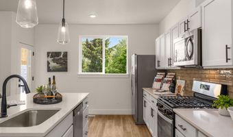 18939 SW Hazelwood Ln L-8, Beaverton, OR 97078