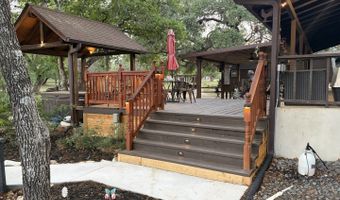 828 Shady Grv, Adkins, TX 78101