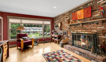 44 Tall Tree Rd, Middletown, NJ 07748