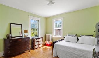 27 Cranston Ave, Newport, RI 02840