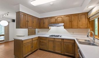 16 Meadowbrook Country Club Est, Ballwin, MO 63011