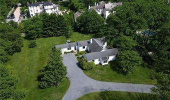 18 Ledge Rd, Newport, RI 02840