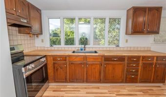 137 Kingstown Rd, Narragansett, RI 02882