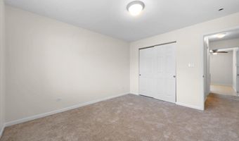 2221 W Nichols Rd A, Arlington Heights, IL 60004