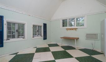 920 Grove St, Baldwin City, KS 66006