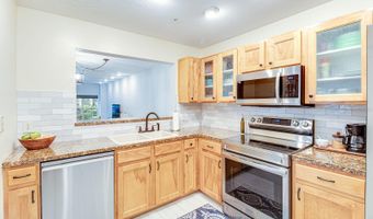 641 MAPLE OAK Cir 101, Altamonte Springs, FL 32701