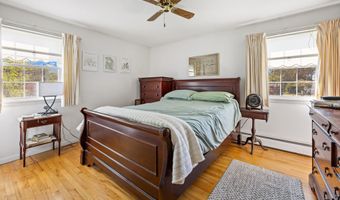 10 Brightwood Ln, Branford, CT 06405