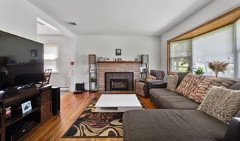 11 W Lake Shore Dr, Danbury, CT 06811