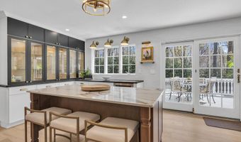 14 Bunker Hill Dr, Middletown, NJ 07748
