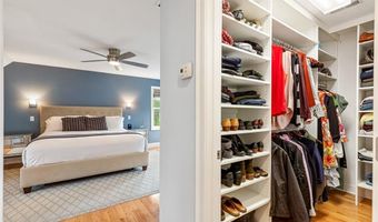 76 Woods Ln, Cranston, RI 02921