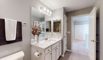 3221 N Heritage Ln, Arlington Heights, IL 60004